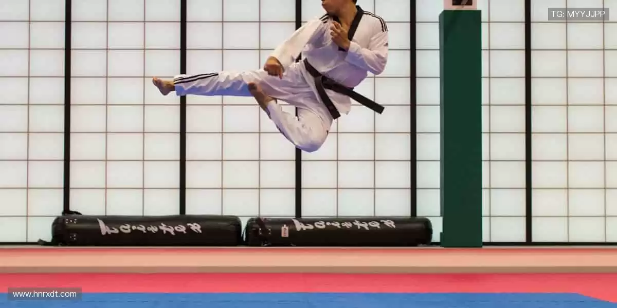 一键开启直播，弹幕互动，和全球球迷一起沸腾💬🌍